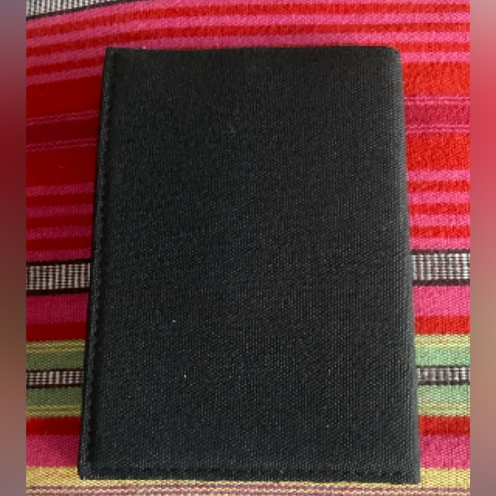 Burberry Black Textured Passport Cover (Sealed) GWP NWT - Picture 6 of 10